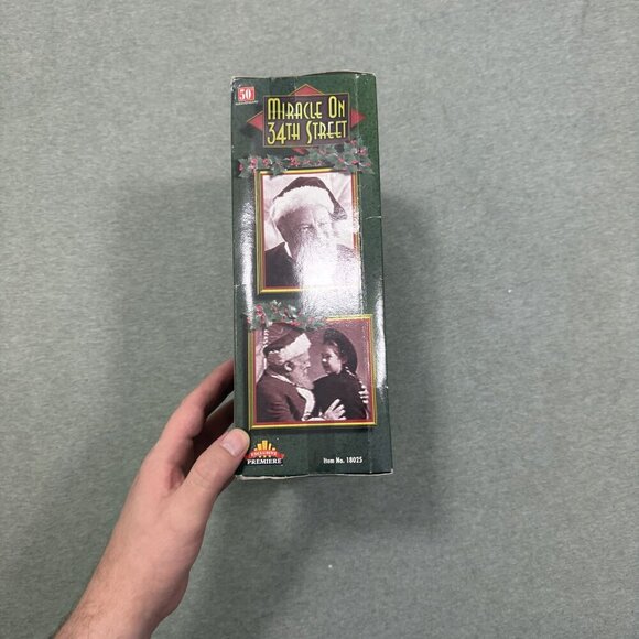 Miracle on 34th Street Kris Kringle & the Little Girl Fully Poseable Figures - Picture 4 of 8